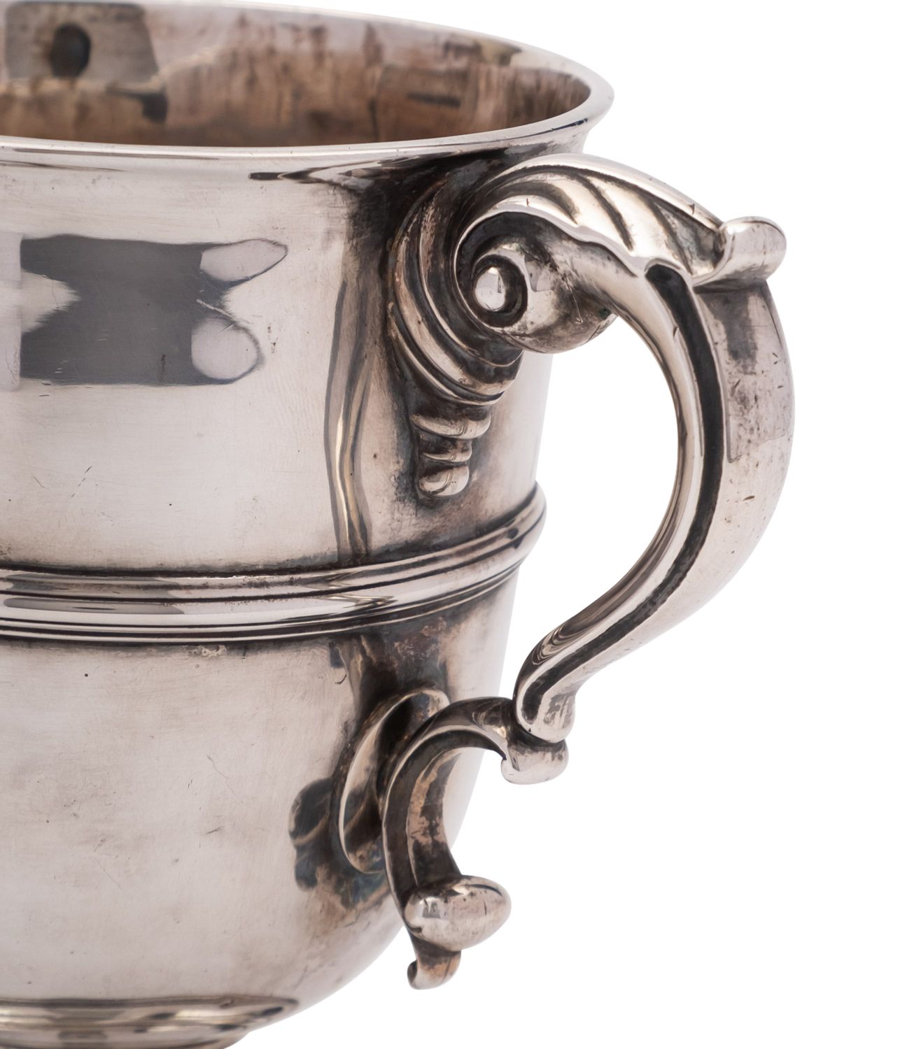 An early 19th century Irish silver two handle cup, makers mark double struck and worn, - Image 4 of 7