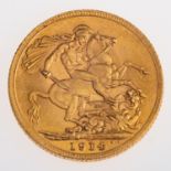 A gold sovereign, a George V full sovereign, 1914, 8.0grams.