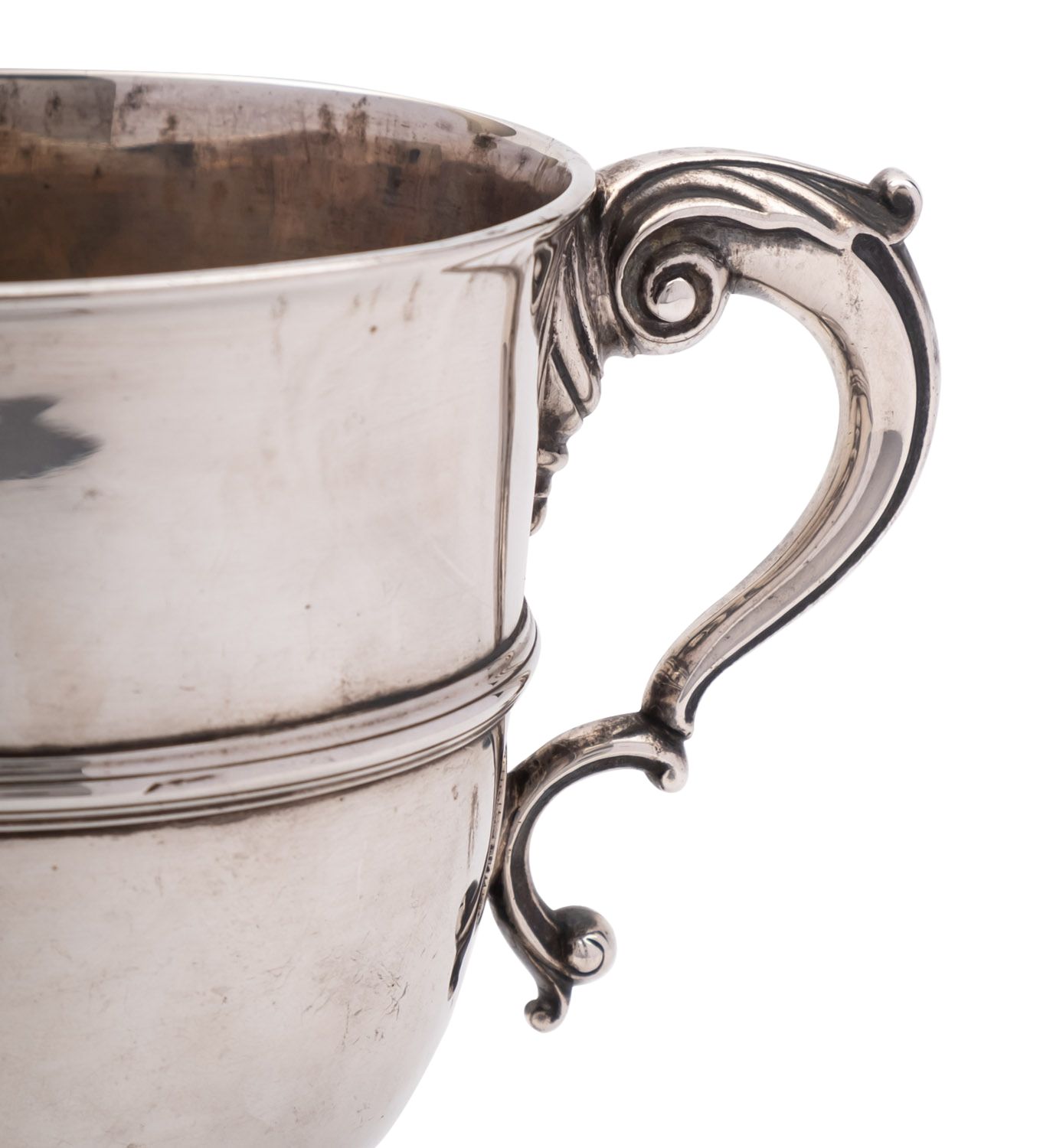 An early 19th century Irish silver two handle cup, makers mark double struck and worn, - Image 6 of 7