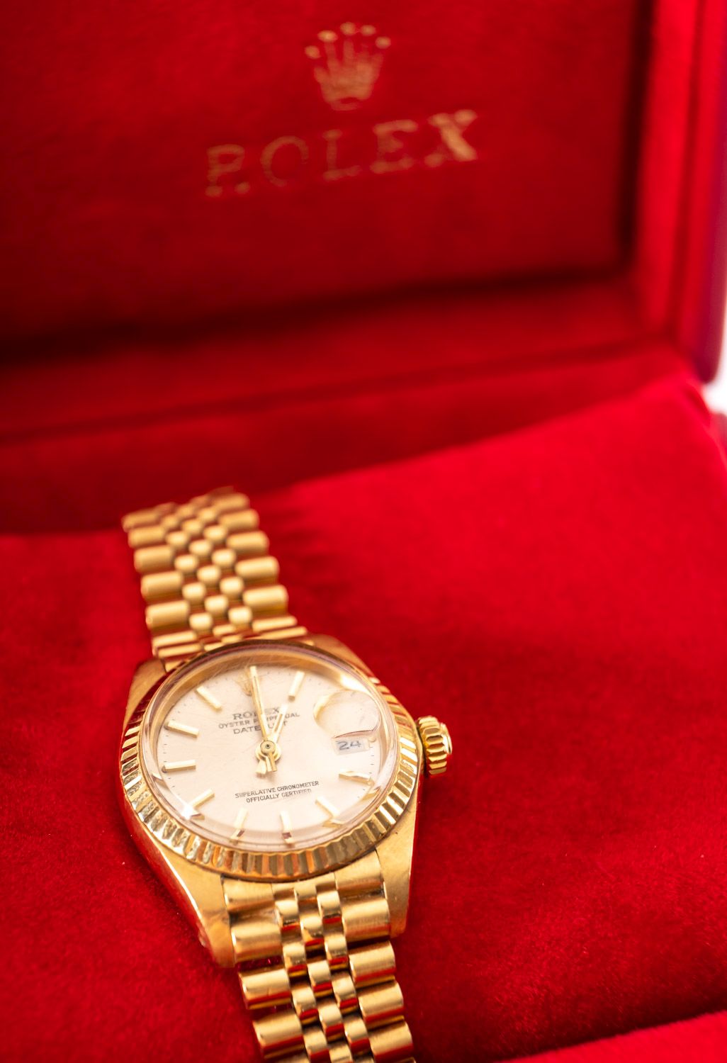 Rolex Datejust an 18ct gold lady's wristwatch the dial with raised baton numerals, baton hands, - Image 2 of 3