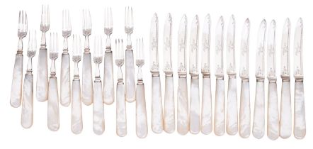 A set of twelve George V silver dessert forks and knives by Mappin & Webb Ltd, Sheffield 1911,