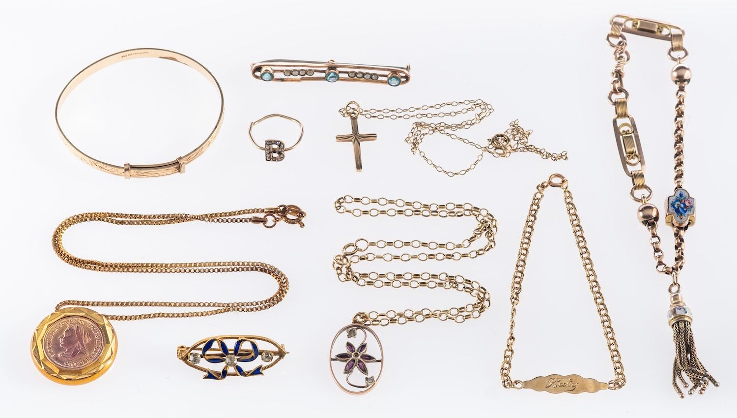 A mixed group of jewellery, including a 9ct yellow gold bracelet engraved 'Katy', UK hallmark, 2.