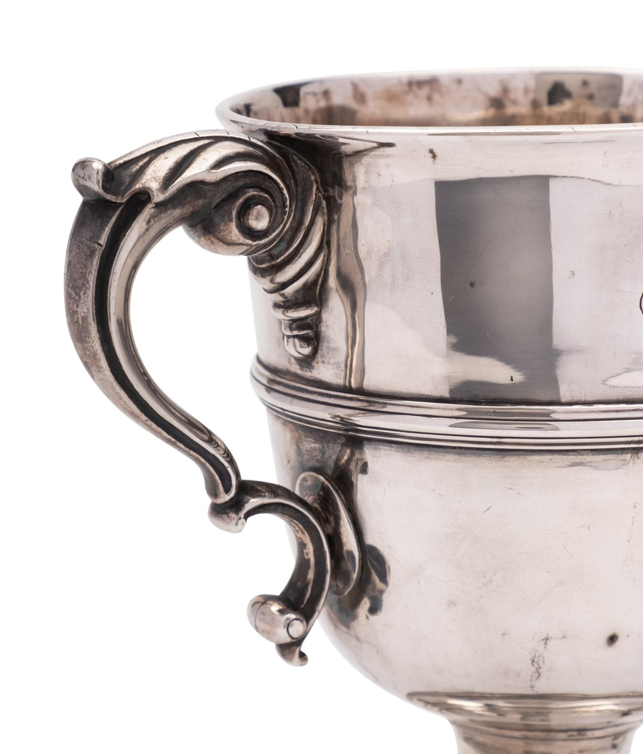 An early 19th century Irish silver two handle cup, makers mark double struck and worn, - Image 3 of 7