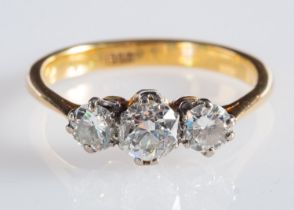 A three stone ring, set with old round-cut diamonds in a claw setting, diamonds approx. 1.