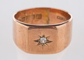 A Georgian 9ct rose gold ring, 'star' set with a single-cut diamond, UK hallmark, size approx.