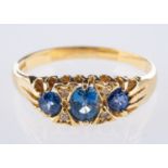 An antique 18ct yellow gold sapphire & diamond ring,