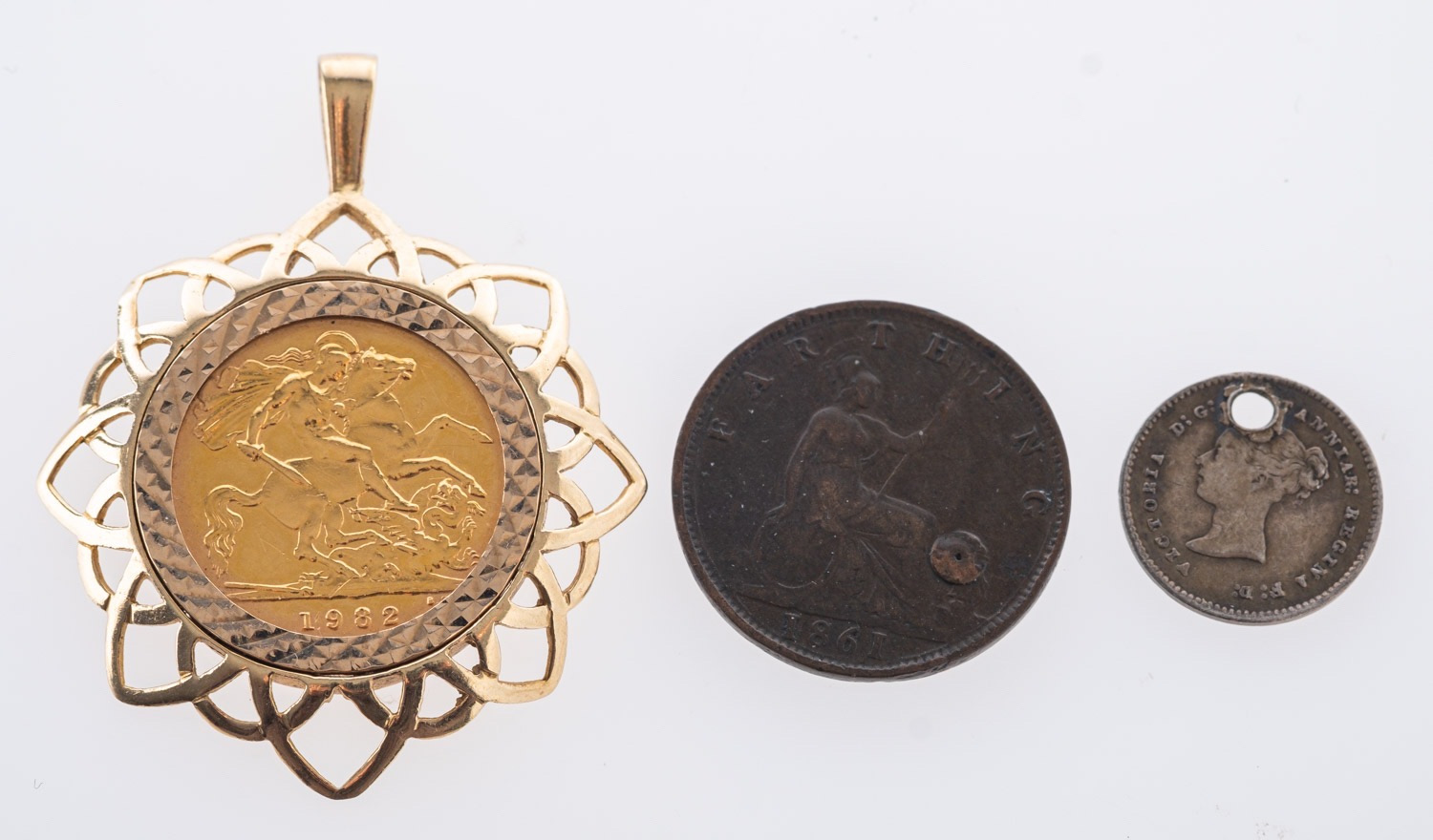 A half sovereign pendant, set with an El