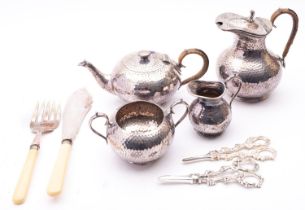 A group of silver plated items, comprisi