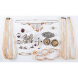 A collection of costume jewellery, to in