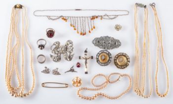A collection of costume jewellery, to in