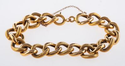 A curb link bracelet, with alternating p