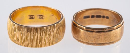 Two wedding bands, a 9ct yellow gold sha