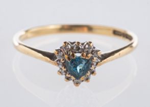 A 9ct yellow gold cluster ring, set cent