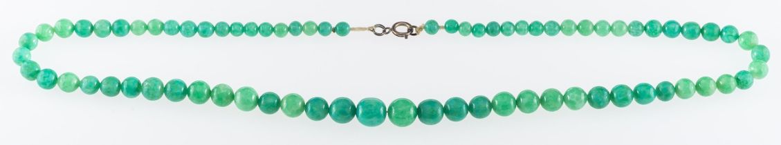A green hardstone necklace, beads gradua