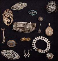 A group of antique and vintage jewellery including a Regency yellow metal brooch,
