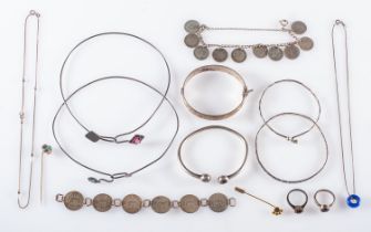 A mixed group of jewellery, to include t