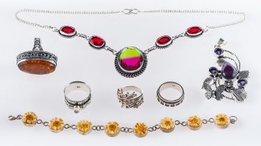 A mixed group of jewellery, including an