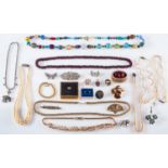 A quantity of costume jewellery, to incl