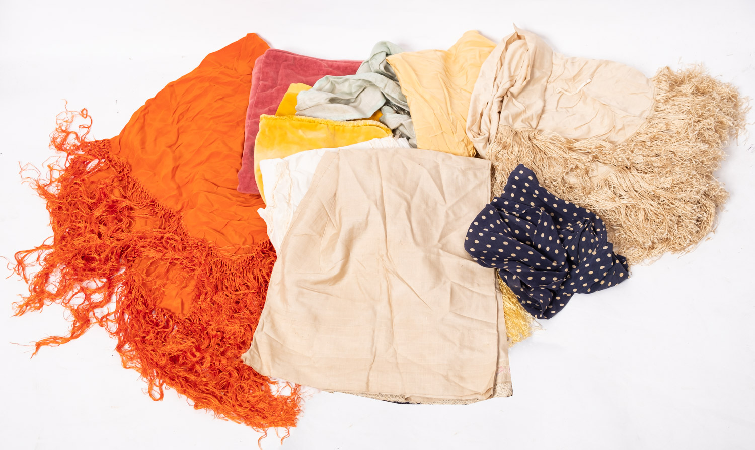 A collection of various textiles, including white ware silk shawl, two silk dressing gowns etc. - Image 8 of 8