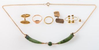 A mixed group of jewellery, including a