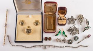A mixed collection of costume jewellery,