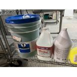 Lot de 8 gallons de produits savon + désinfectant , 8 mrcx