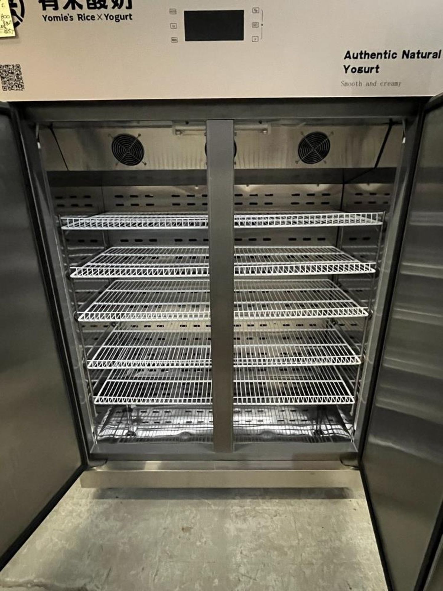 Réfrigérateur 2 portes sur roues acier inox # COW 800 - Yomie's & Yogurt - Image 3 of 4
