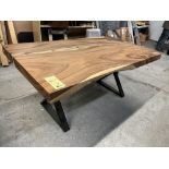 Belle table bois exotique solide 3 1/2 " épaisseur , 71" x 38" a / base metal