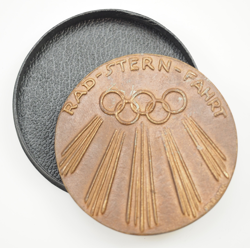 Medaille Rad-Stern-Fahrt nach Berlin anlässlich der Olympischen Spiele 1936, im Etui. - Image 3 of 3