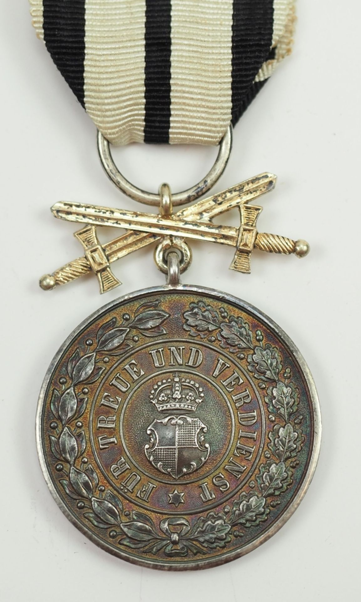 Hohenzollern: Fürstlich Hohenzollernscher Hausorden, Silberne Ehrenmedaille mit Schwertern. 