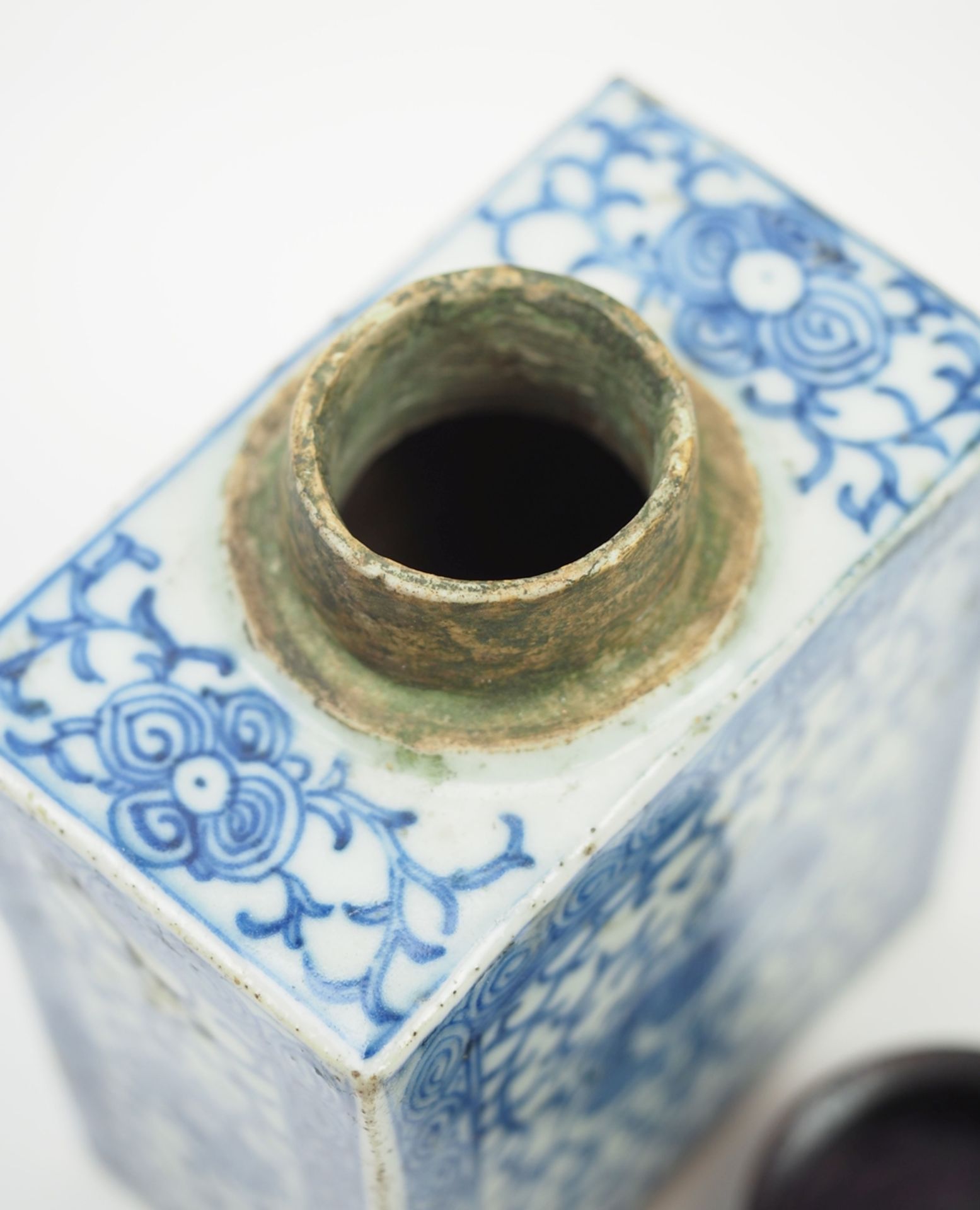 China: Blau-weiß glasiertes Tee-Behältnis. - Bild 3 aus 4