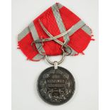 Schaumburg-Lippe: Militär-Verdienstmedaille, mit gekreuzten Säbeln.