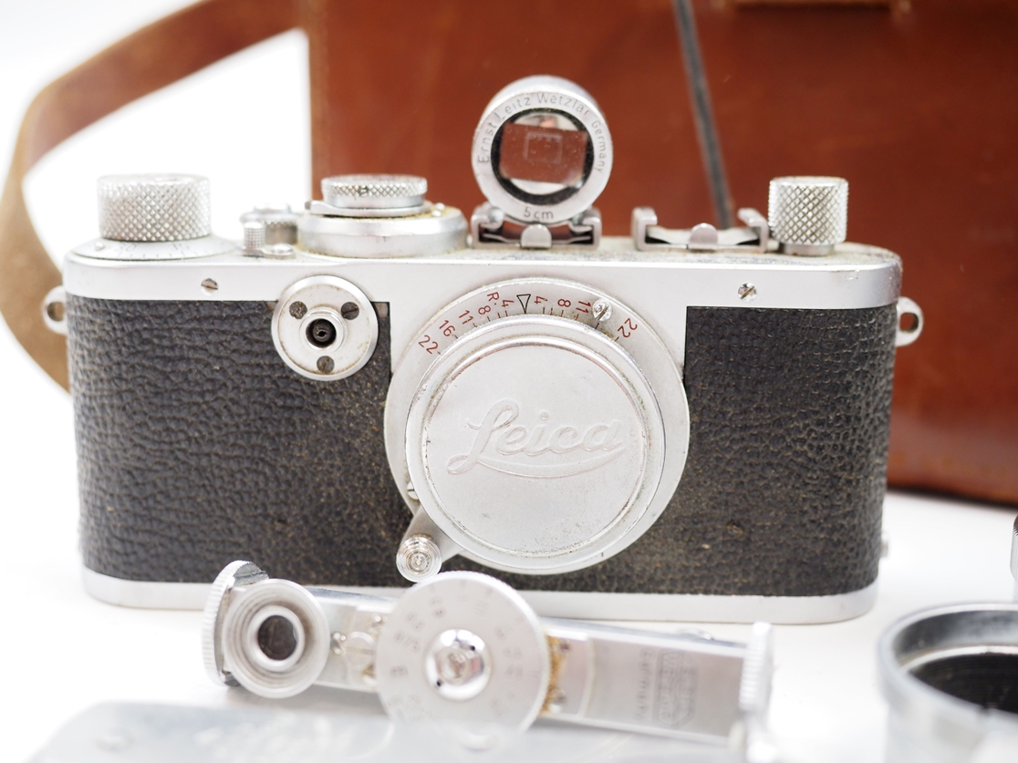 Leica Camera - mit Objektiv und Tasche. - Image 2 of 5