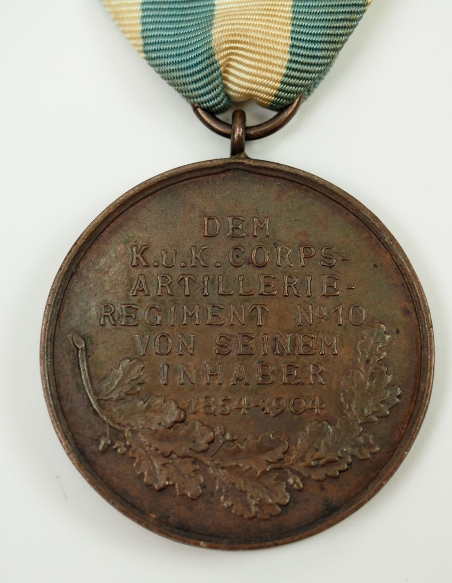 Bayern: Bronzene Inhaber-Jubiläumsmedaille an das K.u.K. Corps-Art. Regiment Nr. 10 (1904). - Image 2 of 2