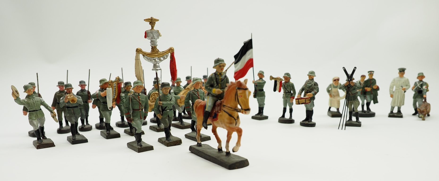 Lineol / Elastolin: Wehrmacht - 31 Figuren.