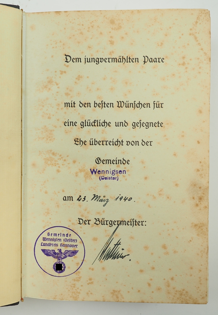 Hitler, Adolf: Mein Kampf - Hochzeitsausgabe Gemeinde Wennigsen (Deister). - Image 2 of 3