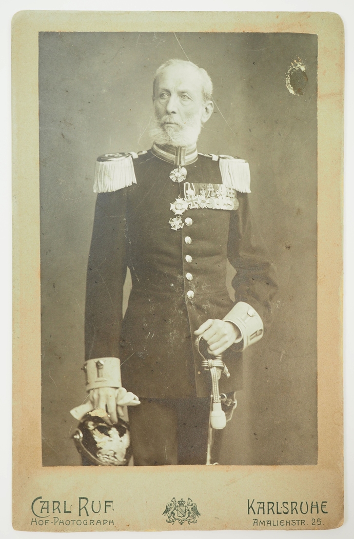 Baden: Kartonagefoto des badischen Generalmajor Wolf, Kommandeur des Großherzoglich badischen Genda