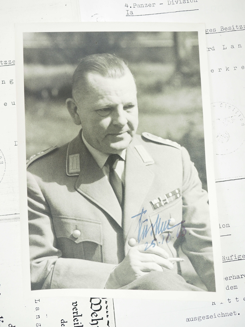 BRD: Silber Geschenk Zigarillo Etui und Truppenausweis des Ritterkreuzträgers Major Gerhard Lange. - Image 3 of 4