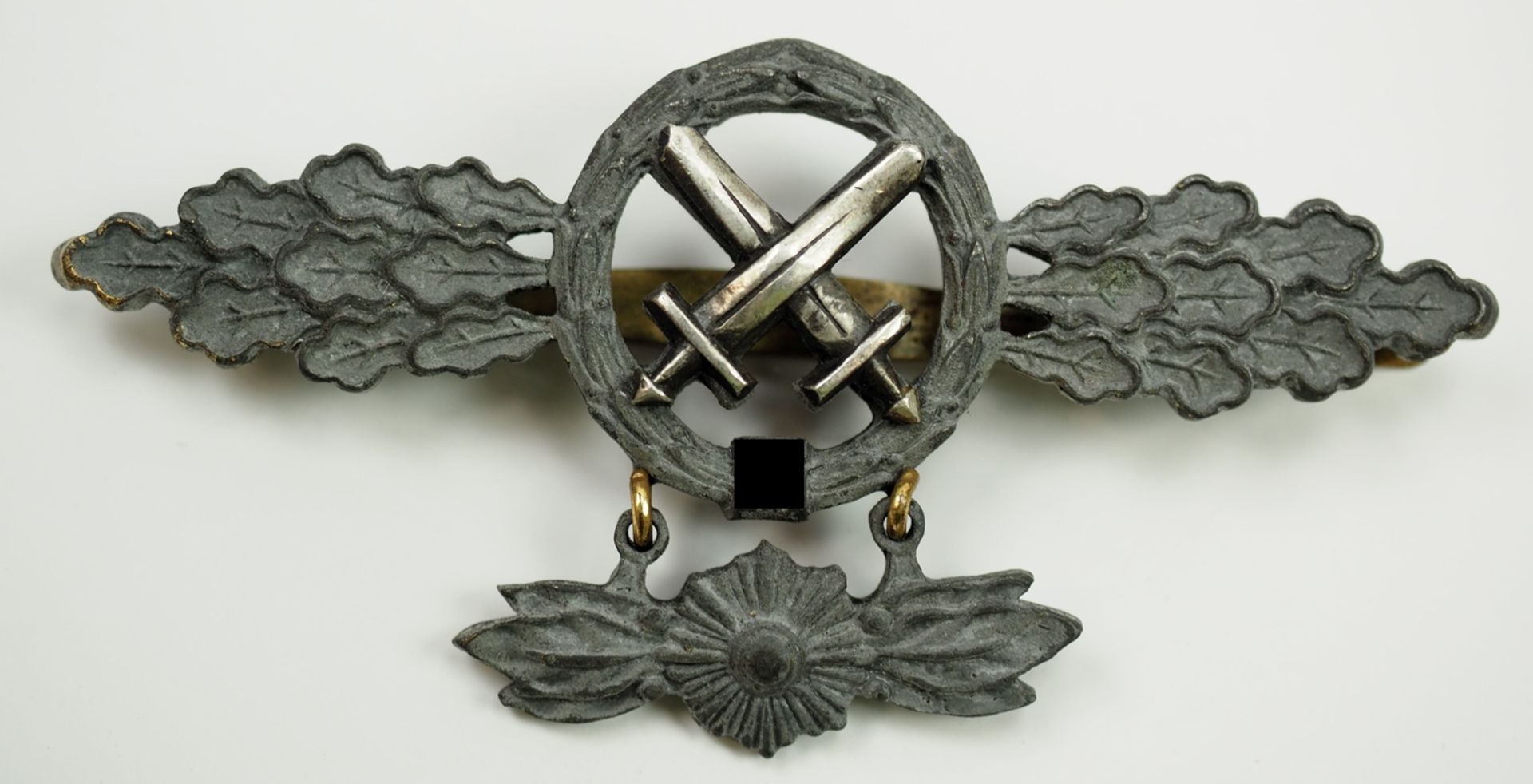 Frontflugspange, für Kampf- und Schlachtflieger, in Gold, mit Stern-Anhänger.