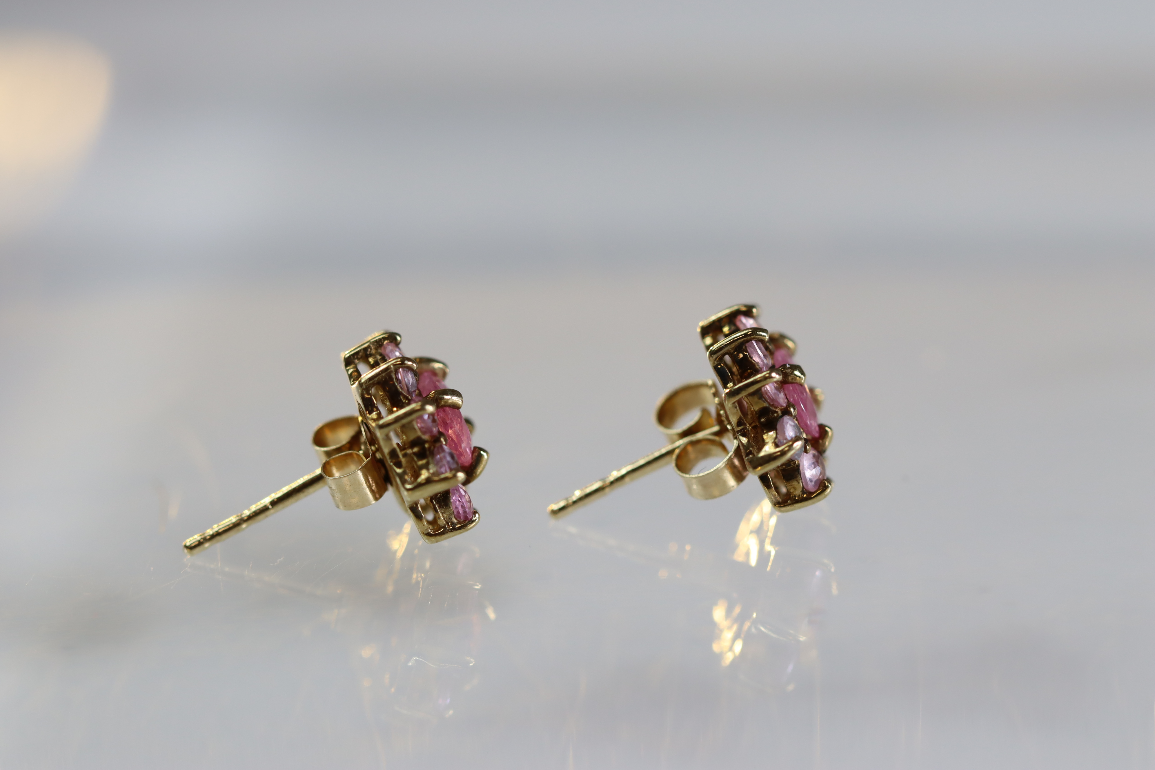 A Pair of Pink Sapphire Cluster Earrings A Pair of Pink Sapphire Cluster Earrings, mounted in yellow - Image 7 of 10