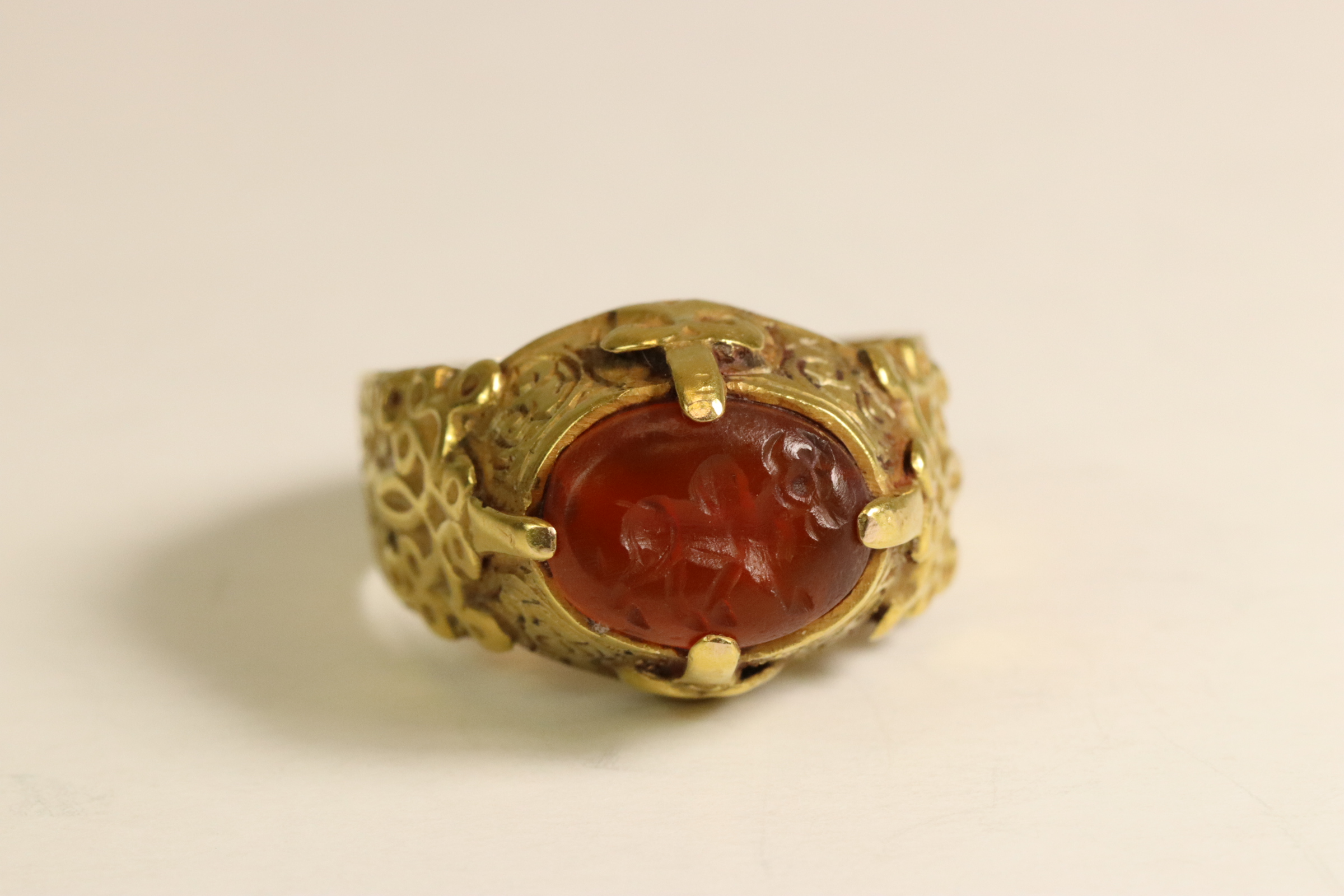 An ancient-style Carnelian Intaglio and Yellow Gold Dress Ring The oval intaglio engraved with a - Image 2 of 8