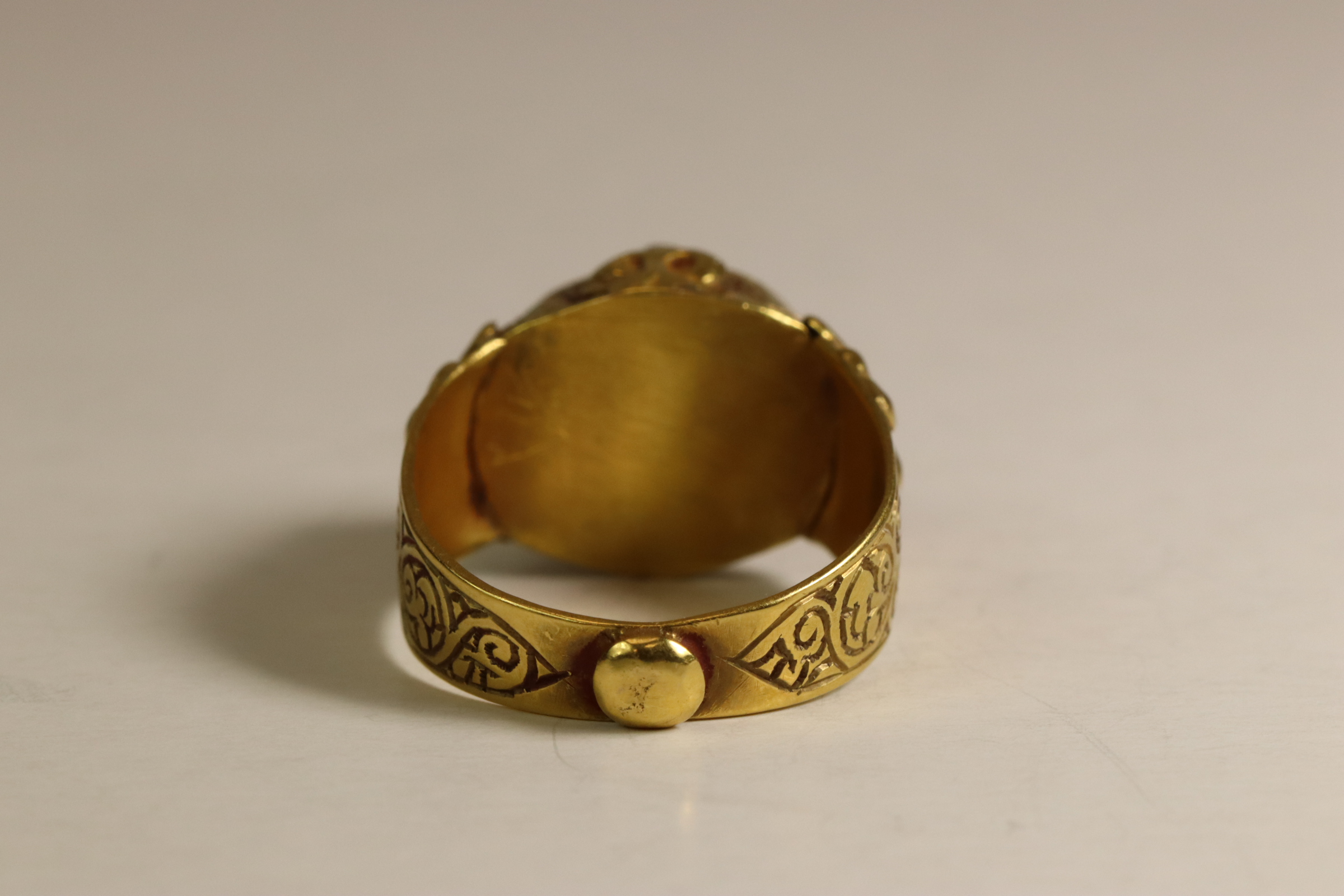 An ancient-style Carnelian Intaglio and Yellow Gold Dress Ring The oval intaglio engraved with a - Image 8 of 8