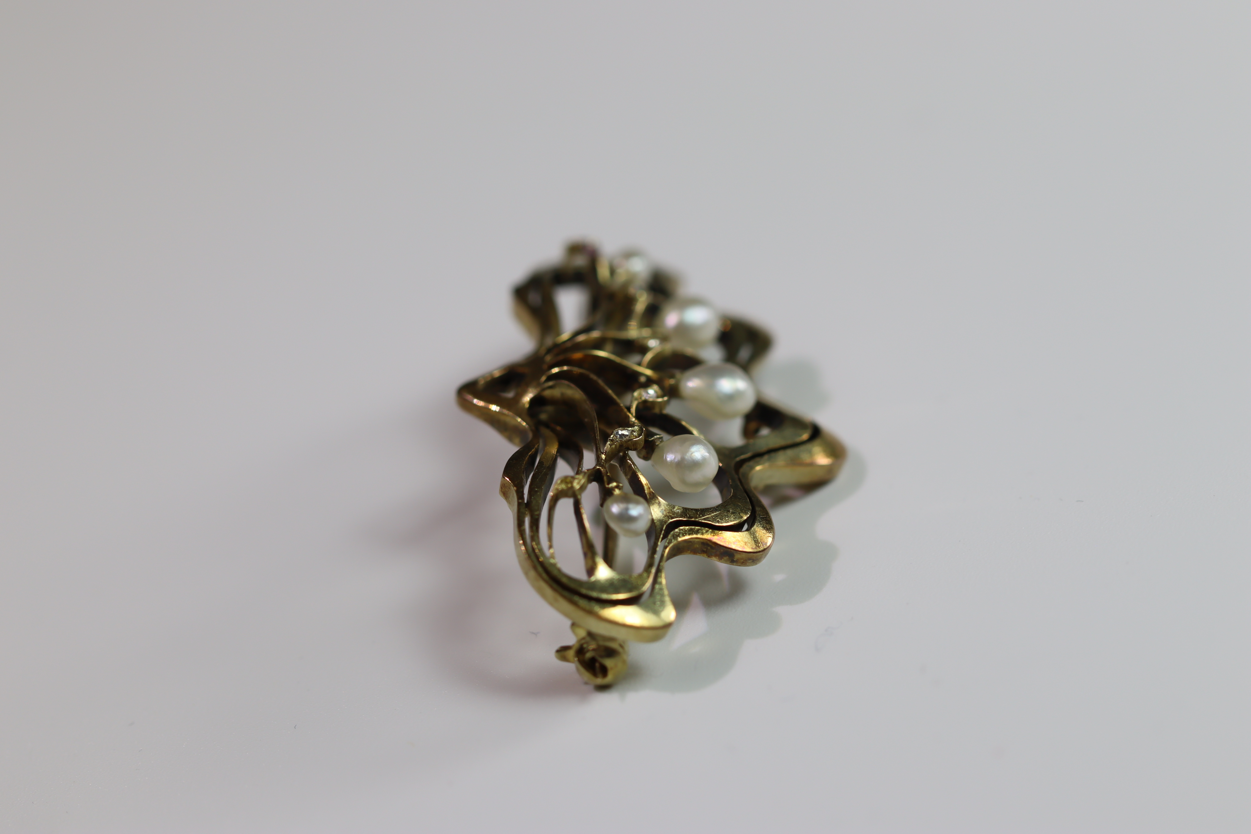 A Natural Pearl and Yellow Gold Brooch, circa 1910 of Art Nouveau style set with five graduated - Image 9 of 11