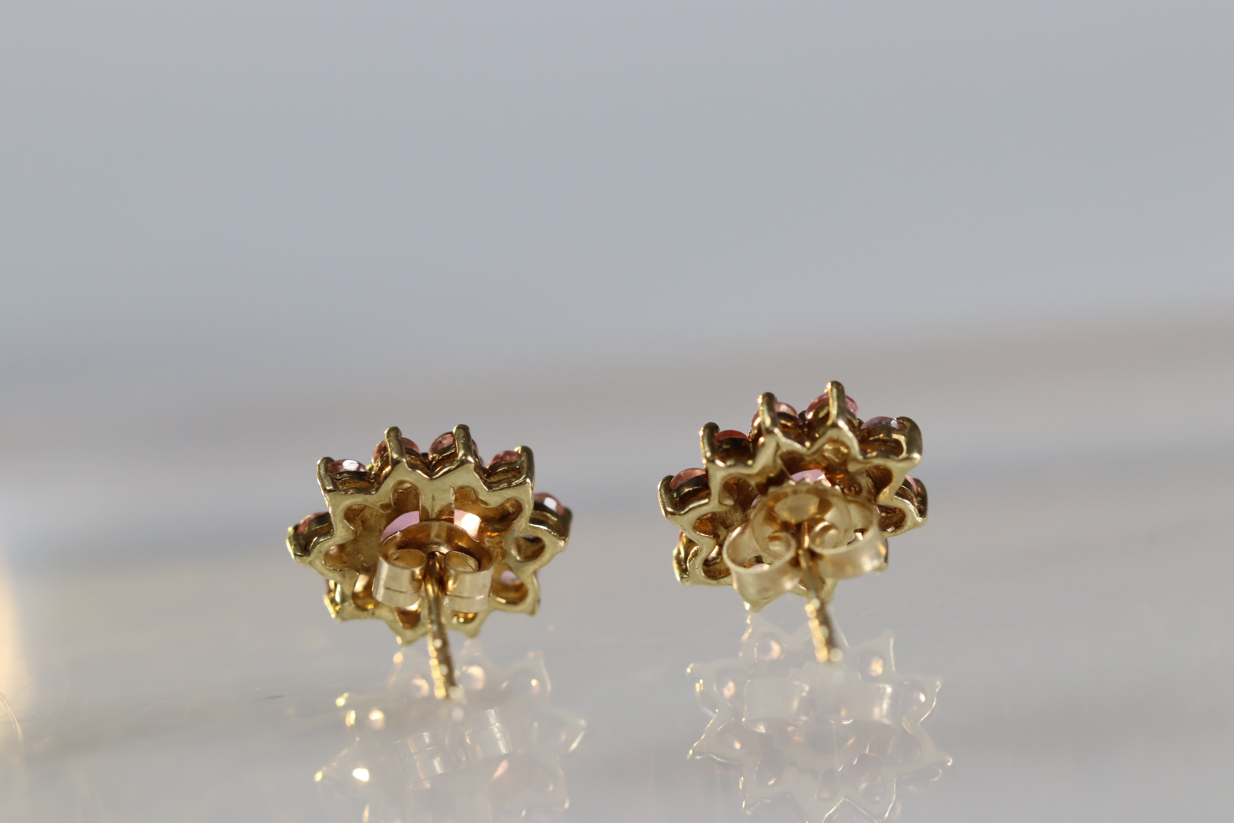 A Pair of Pink Sapphire Cluster Earrings A Pair of Pink Sapphire Cluster Earrings, mounted in yellow - Image 4 of 10