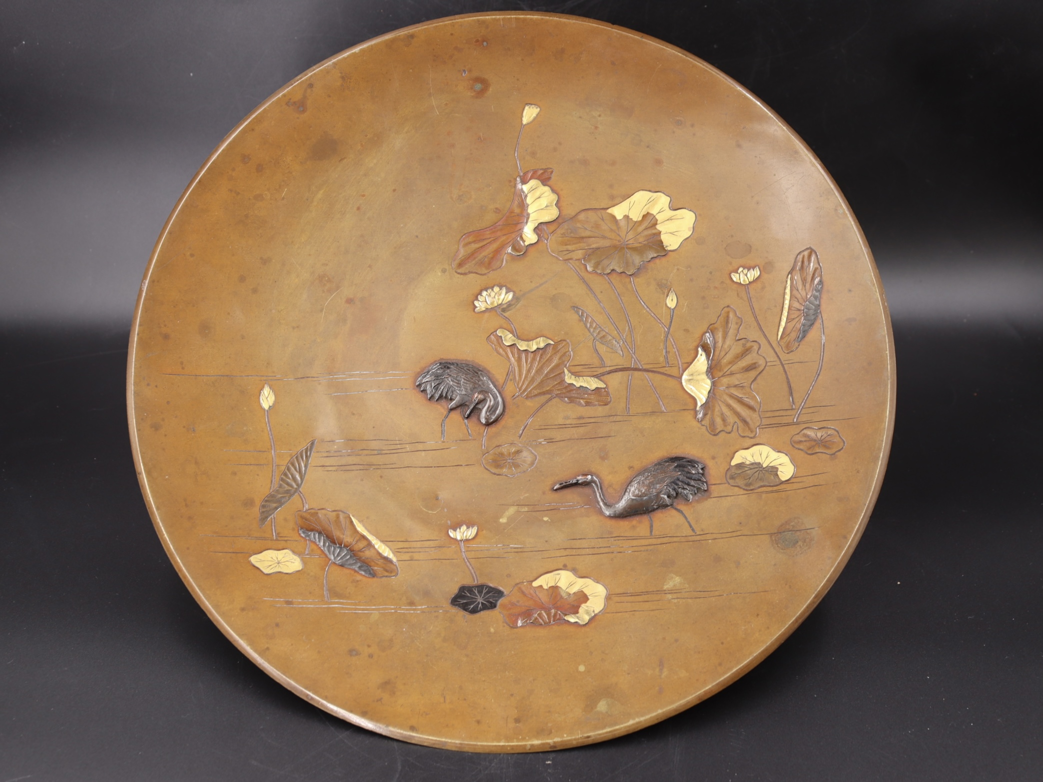 A Japanese Goldwork Appreciation Plate, Meiji period.with a lotus pond, with two cranes playing in - Image 3 of 4