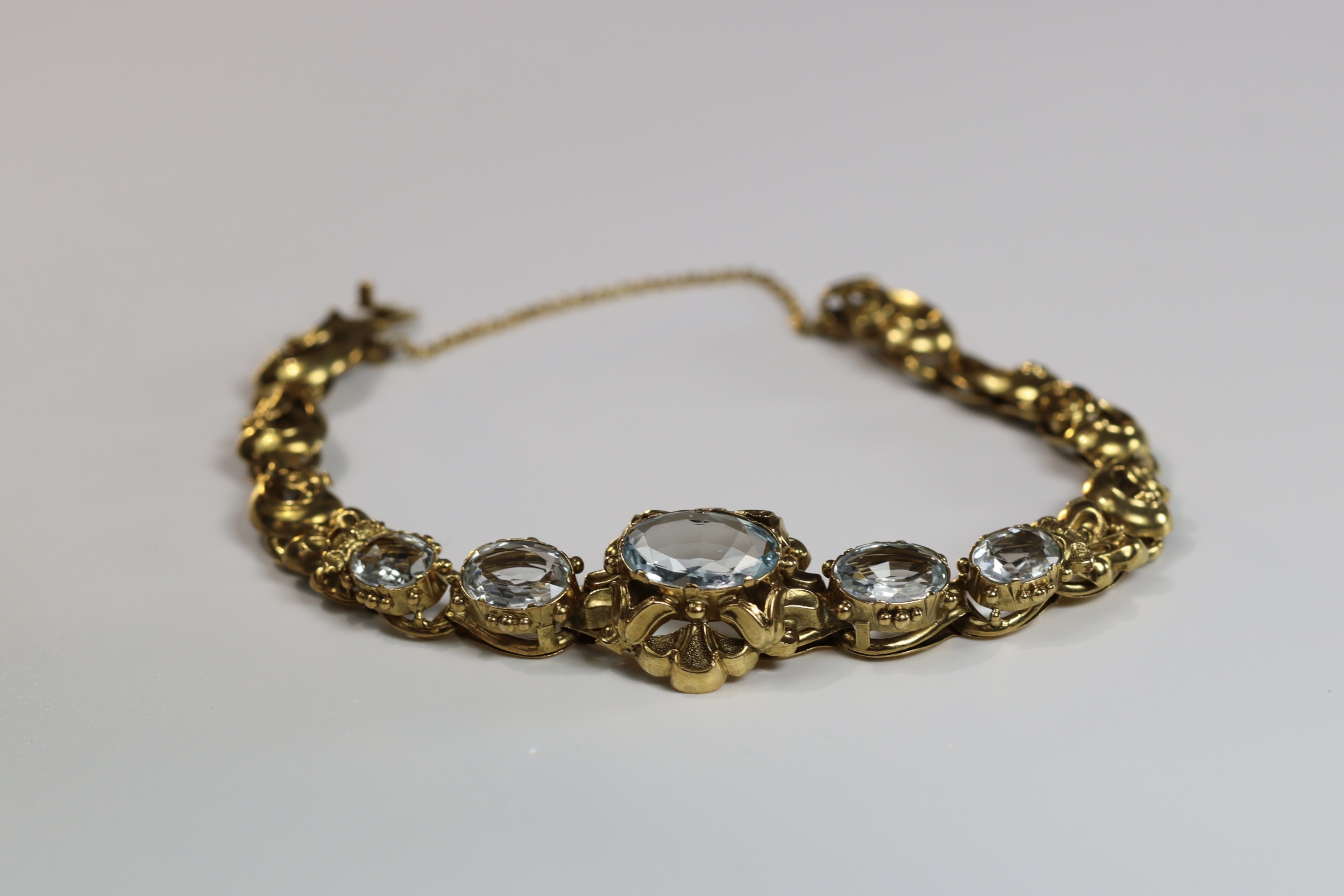 An Antique Aquamarine and 15 ct  Yellow Gold Bracelet, circa 1860, the front set with five graduated - Image 3 of 11