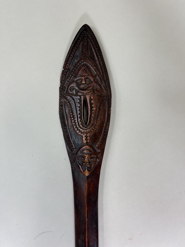 A Fine Prestige Wooden Staff Solomon Islands, Late 19th/early 20th century.This prestige staff - Image 5 of 6