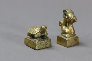 Two Gilt Bronze Seals, possibly Han dynastyTwo Gilt Bronze Seals, possibly Han dynasty H:3cm, 4.5cm;