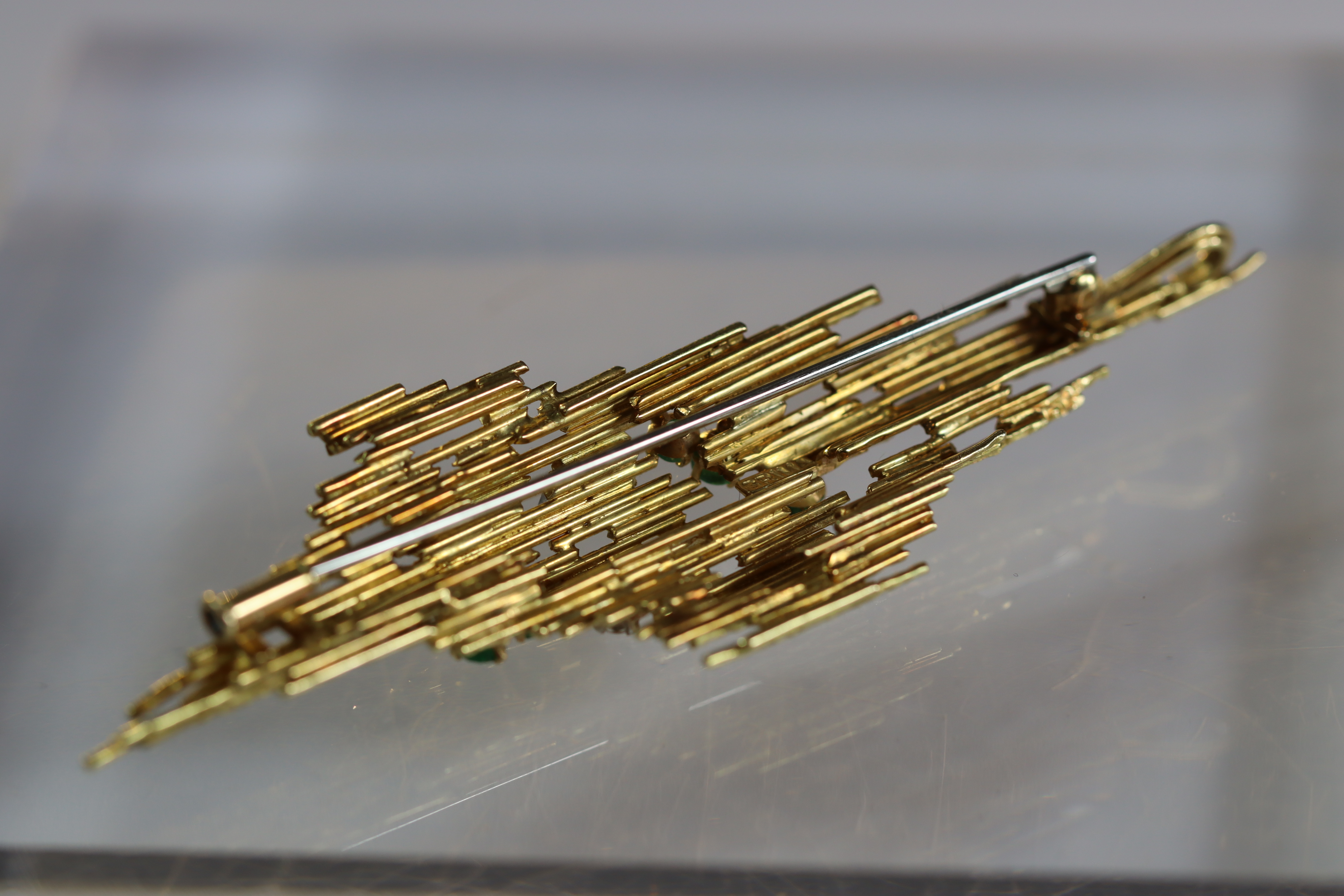 Andrew Grima, An 18 Ct Gold and Emerald Pendant Brooch, dated with n 1968 - Image 10 of 10