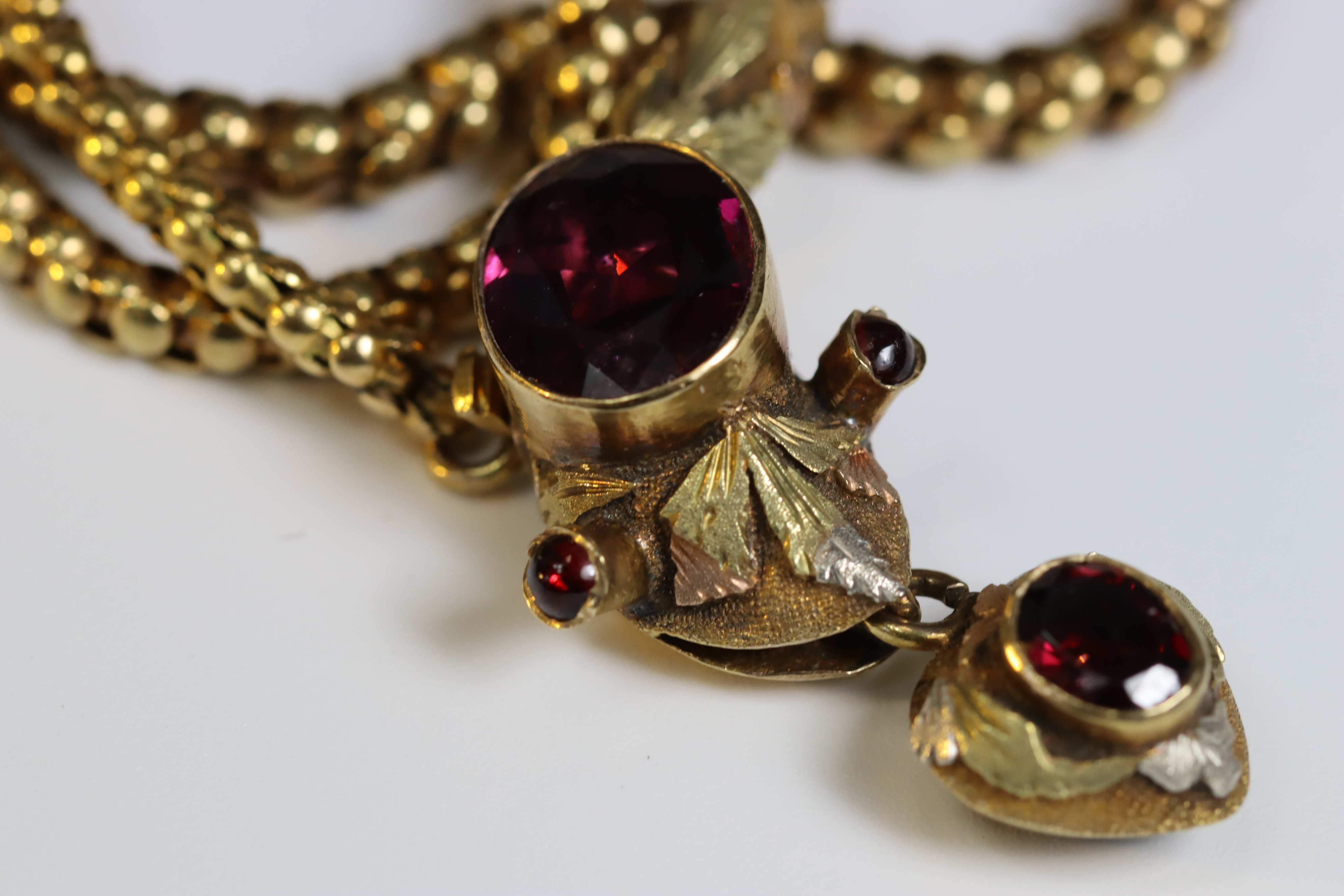 An Antique Cabochon Garnet and Gold Snake Necklace, circa 1860, the head formed from a cabochon - Bild 10 aus 11